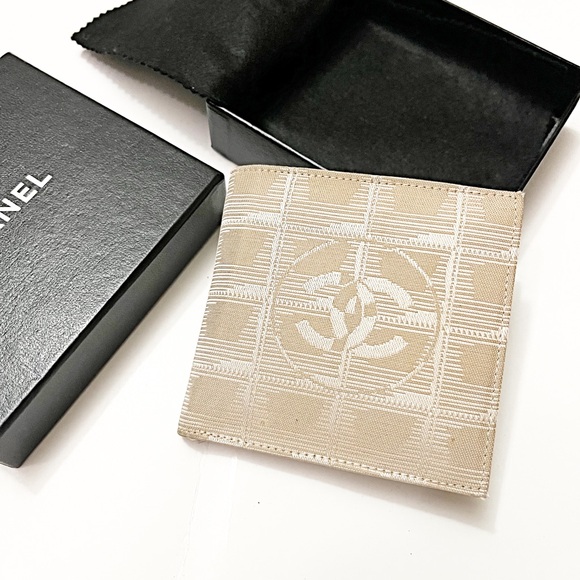 ✨GUC • CHANEL Beige New
Line Travel Bifold Wallet ✨AUTHENTIC - Picture 4 of 12